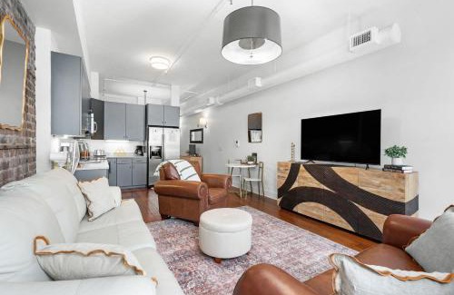 Historic District - North Apartment | Lush Savannah Loft - Near Plant Riverside District