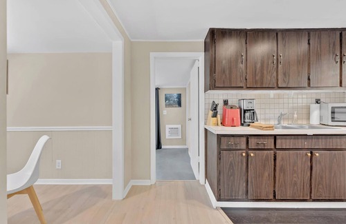 Central Oakland Park House | Lush Tropical Garden Home