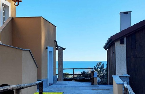 Arenzano Apartment | Lussuoso Appartamento con Piscina e Vista Mare
