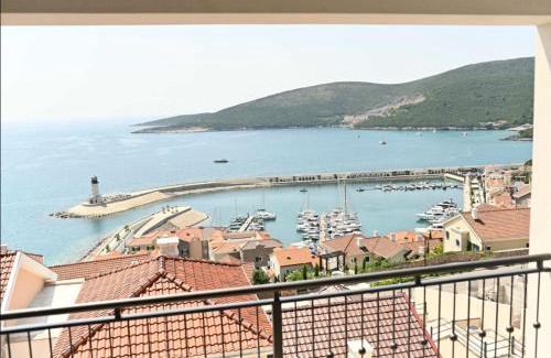 Radovici Apartment | Lustica Lux Studio Apartment with pool and sea view I-112