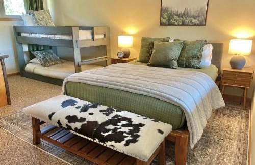 Lutsen House | Lutsen Mtn Condo, Ski in Ski out, Pool, Hot Tub, Fitness