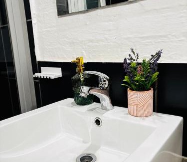 Downtown Johannesburg Apartment | Luu's Balcony