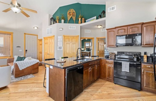 Estes Park House | Lux 2 master suites, lake views