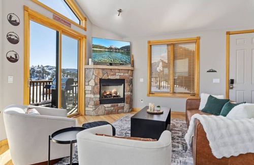 Estes Park House | Lux 2 master suites, lake views