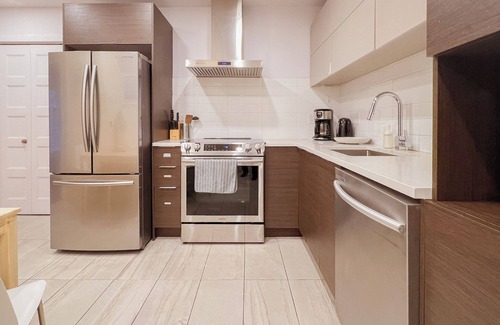 Cote-Des-Neiges—Notre-Dame-De-Grace Apartment | LUX 2 new bedrooms*Stunning Terrace*Gym*