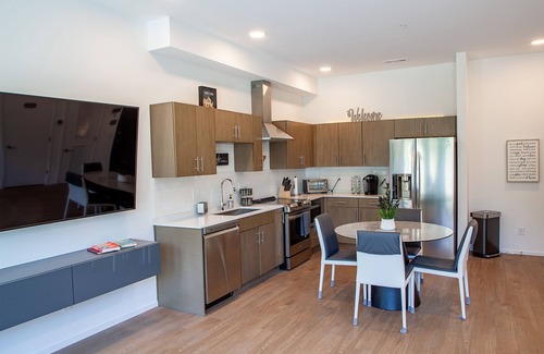 Edgehill Condo | LUX 2BD/2BA CONDO .5 Mi From Lower Broadway- NASHVILLE, TN