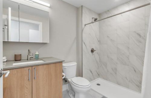 Northern Liberties Apartment | Lux 2BD with KINGS - Pier Views - Near Fishtown!
