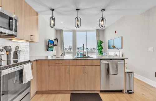 Northern Liberties Apartment | Lux 2BD with KINGS - Pier Views - Near Fishtown!