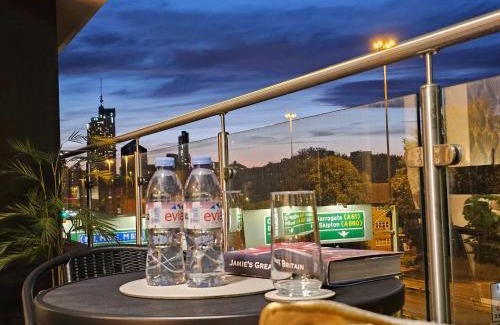 Leeds Apartment | LUX 2Bed 2Bath Apartment with Terrace City Center