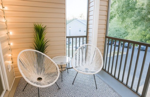 Ferry Pass Apartment | Lux 2BR 2BA mins from the water