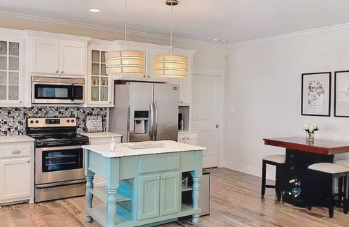 Gonzales House | Lux 3 bedroom near lsu and southern only 75.00 Cleaning fee