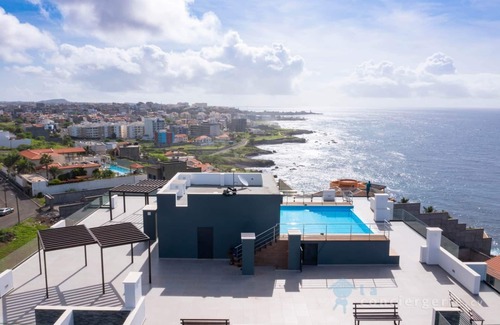 Praia Apartment | Lux 3-BR: Panoramic Sea View & Rooftop Pool