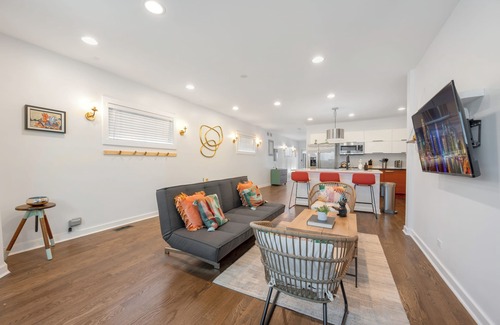 Pulaski Park House | LUX 3-Level Chicago Home +garage & patio