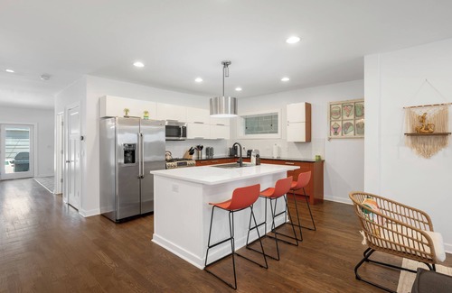 Pulaski Park House | LUX 3-Level Chicago Home +garage & patio