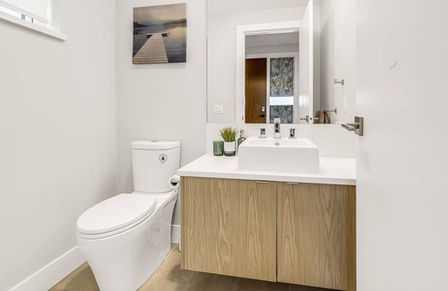 Tsawwassen House | Lux 4-bed home in Tsawwassen