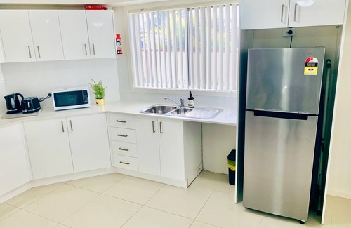 Oxley Park House | Lux 5 Star, New House, Sleeps 6, Air con