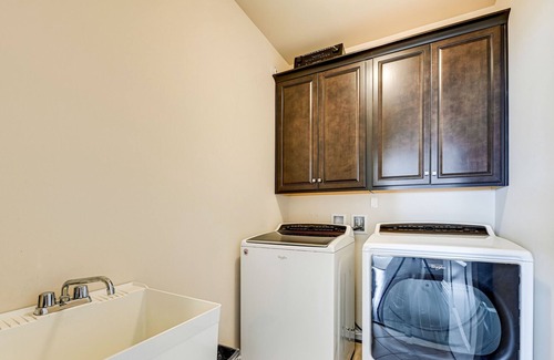 Ashburn House | Lux 5BD - Theater, Gym, Game Room, Parking & more!