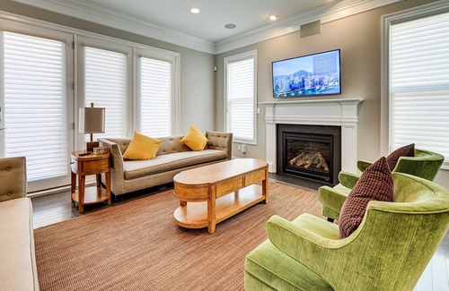 Ashburn House | Lux 5BD - Theater, Gym, Game Room, Parking & more!