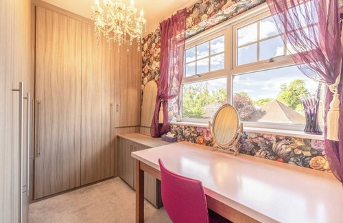 Winkfield House | Lux 6-Bedroom Windsor Home|Large Garden|Driveway