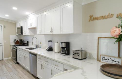 Southwest Anaheim House | Lux 6BedRoom Villa with Salted Pool, Hot tub and near Disneyland