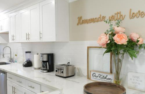 Southwest Anaheim House | Lux 6BedRoom Villa with Salted Pool, Hot tub and near Disneyland