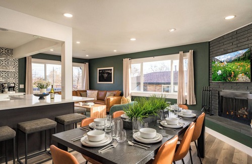Alta Vista Area House | LUX 6BR Retreat/Sleeps 14/Large Backyard/HotTub & FirePit/15 Mins to DEN