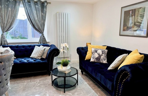 Waterlooville Villa | Lux 7 Bedroom residence. Villa