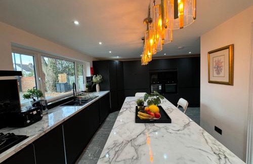 Waterlooville Villa | Lux 7 Bedroom residence