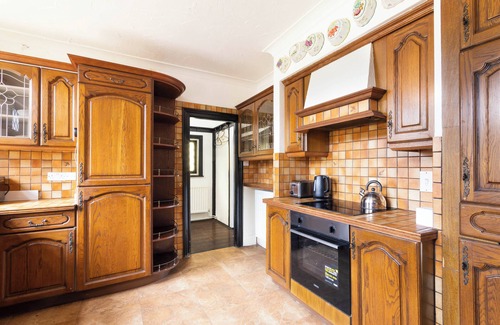 Wraysbury House | Lux 8Br Thamesfront Villa w/Yacht & Sauna