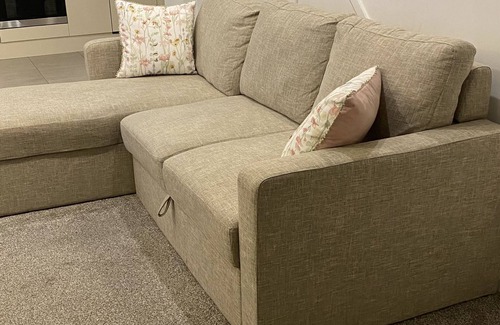 Kirkheaton Apartment | Lux and Comfort At Dealhouse Apt King Bed