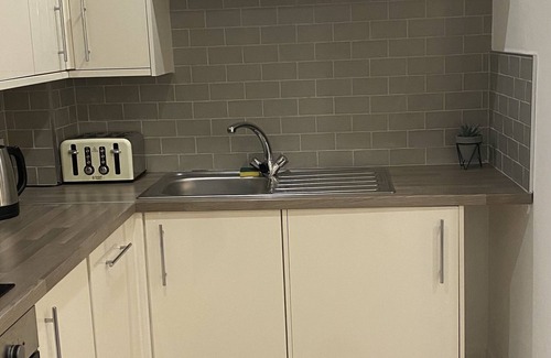 Kirkheaton Apartment | Lux and Comfort At Dealhouse Apt King Bed