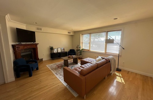 Weehawken House | Lux and Large 3-bedroom house with NYC View and Driveway Parking