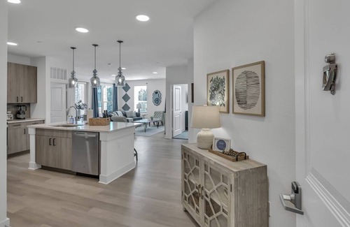Spring Apartment | Lux Apt, Covered Parking, Workspace, Community Pool, Fitness Center