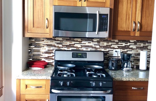 East Village Apartment | LUX APT next to CONVENTION CENTER/BEACH w/PARKING!