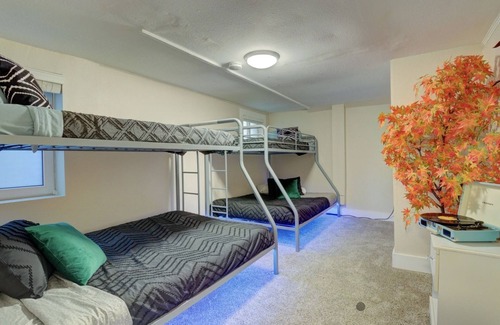 Curtis Park House | Lux Bach Retreat: Prime Location, 420ok! Sleeps 20