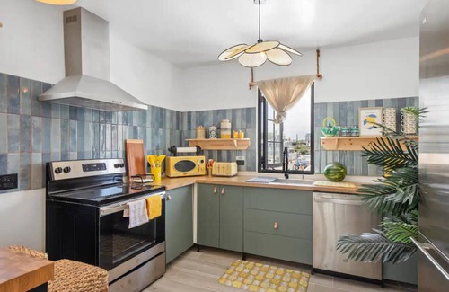 Ocean Park Apartment | Lux Beach Compound /Rooftop, Hot tub + Pool & Grill