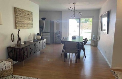 Sweetbriar House | Lux Boho Chic FREE Parking, Wi-Fi, Mins to Soco/DT