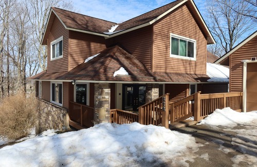 Hidden Valley House | Lux Cabin w/hot tub, playground, game room, bb court,walking trail, resort pool
