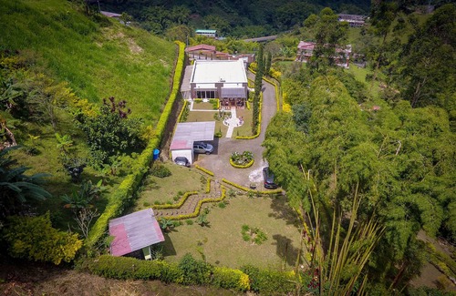 La Estrella Villa | Lux Colombia Adventure W/Driver