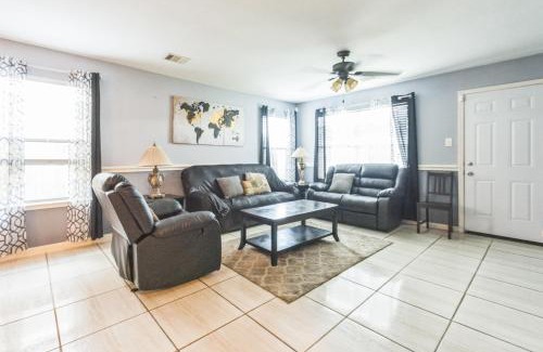 Houston Ski Chalet | Lux Comfy Home Mins To NW Med Hospital Airport!