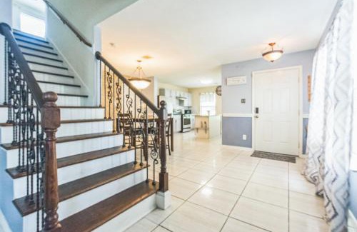 Houston Ski Chalet | Lux Comfy Home Mins To NW Med Hospital Airport!