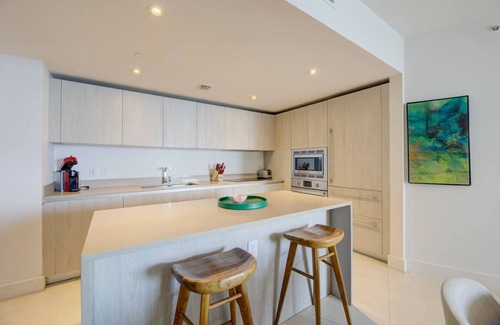 Seybold Condo | Lux Condo 24th Floor Oceanfront 2403