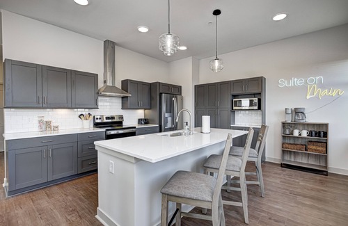 Speedway Condo | Lux Condo in Speedway 5 miles from Downtown Indy!