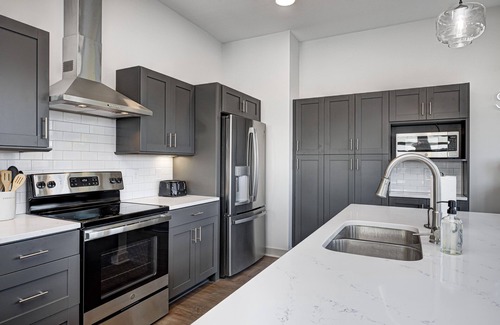 Speedway Condo | Lux Condo in Speedway 5 miles from Downtown Indy!