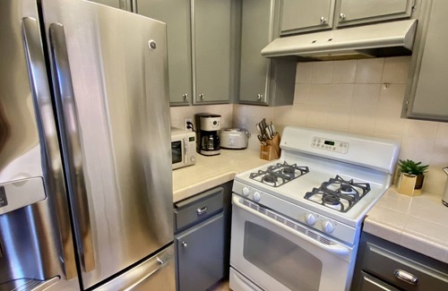 Central San Pedro Condo | Lux Condo Large 1bd King.2 Parking.Laundry. Enclosed Patio. InstantHotH2o