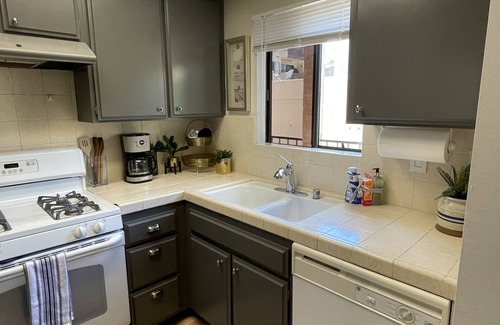 Central San Pedro Condo | Lux Condo Large 1bd King.2 Parking.Laundry. Enclosed Patio. InstantHotH2o
