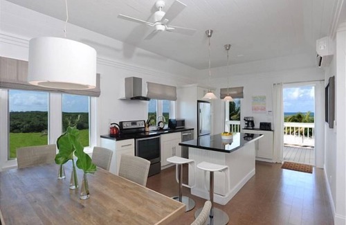 James Cistern Condo | Lux Condo w/Views, Beach, Htd Pool, Pickleball, Gym,Walk to Restaurant