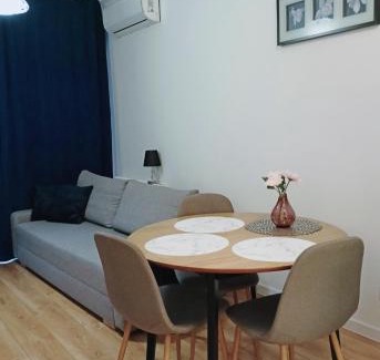Pruszkow Apartment | Lux Corner Park przestronne mieszkanie z klimatyzacją i podziemnym garażem