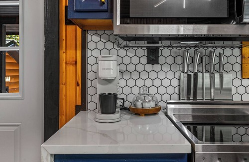 Sevierville Cabin | Lux Couples Getaway! Private Theatre! Hot tub! Fire-pit! SEASONAL SPECIALS!