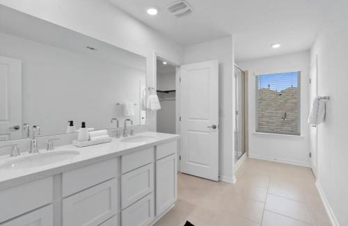 Del Valle House | Lux Cozy Home l SE Austin near F1-COTA-ABIA-Tesla